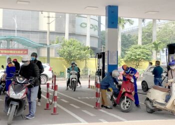 Giá xăng dầu hôm nay ngày 30/5: Liên tục vọt lên đỉnh cao