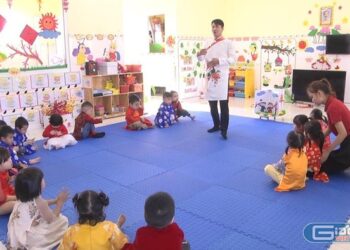 Thầy giáo mầm non