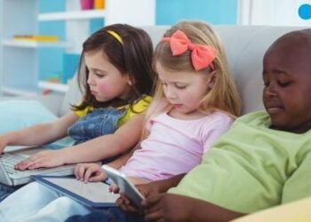 Trẻ em và thiết bị điện tử