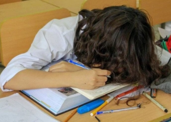 Phụ huynh đua nhau khoe thành tích, tôi trầm cảm vì con điểm thấp